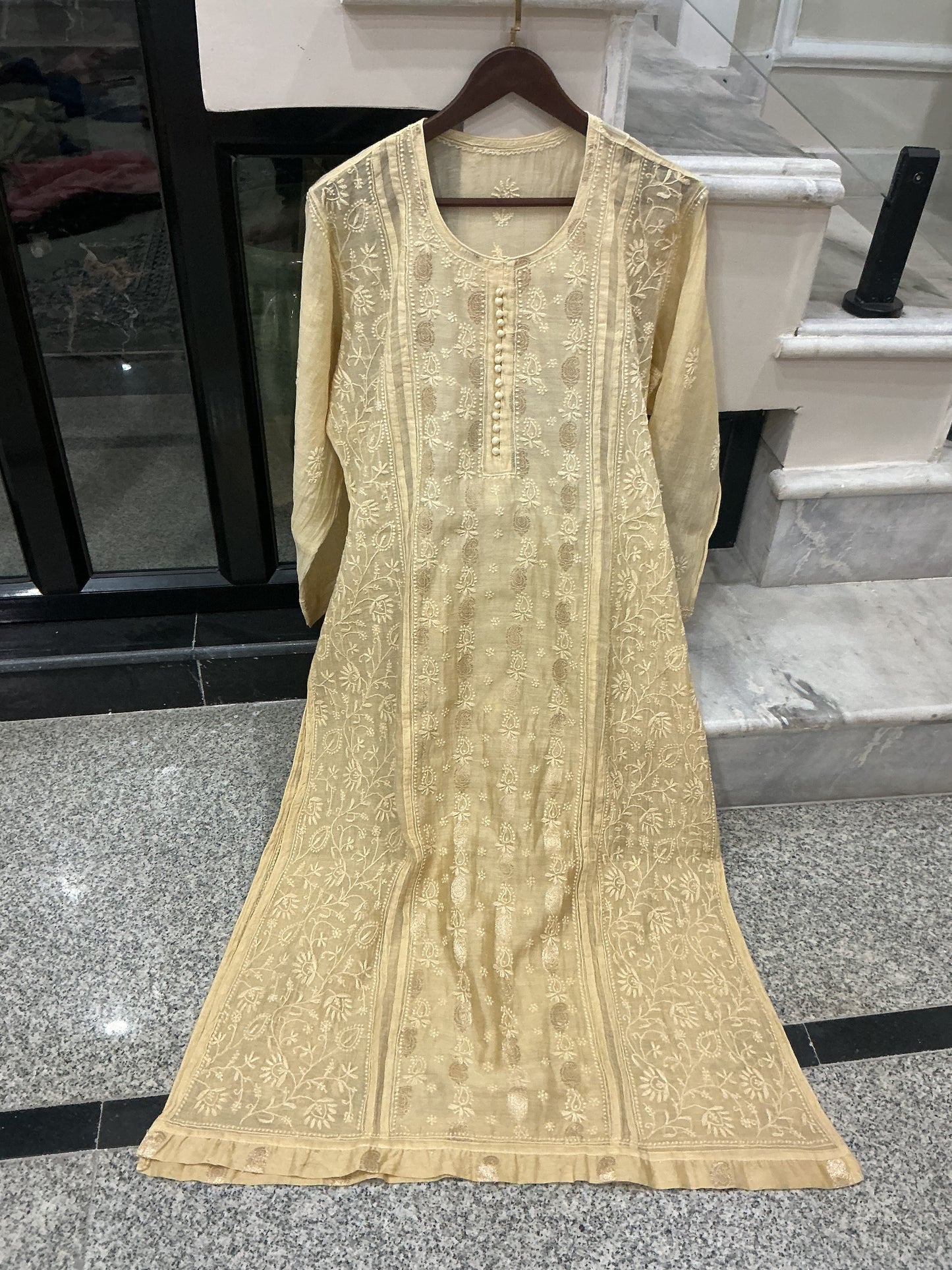 Designer kurti with broket fabric in centre