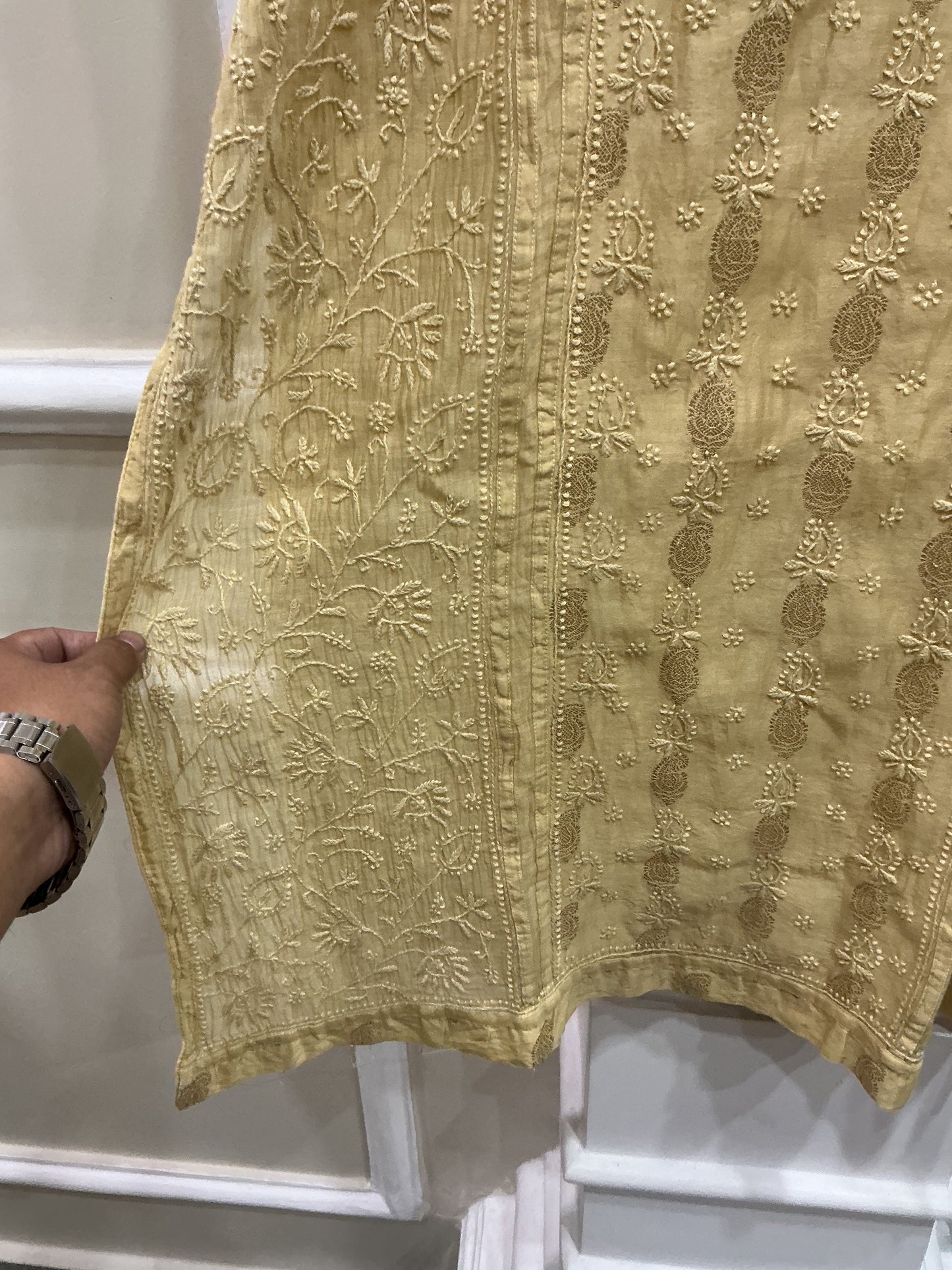 Designer kurti with broket fabric in centre